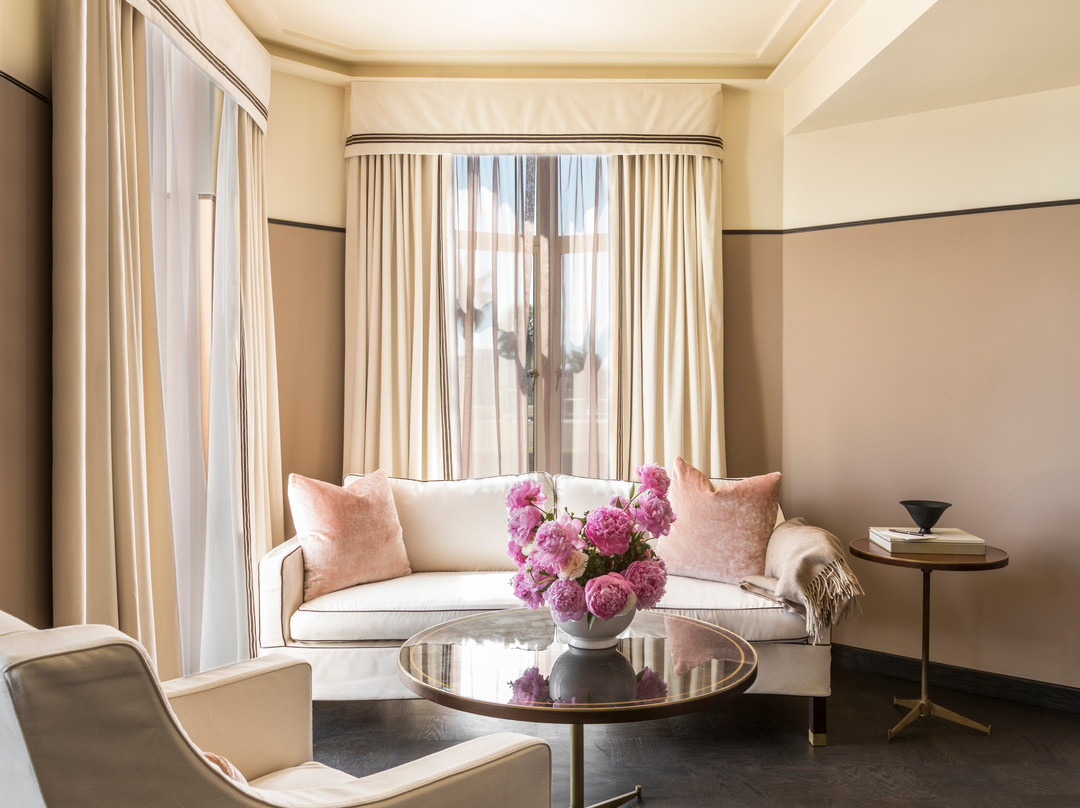 日落塔酒店主图