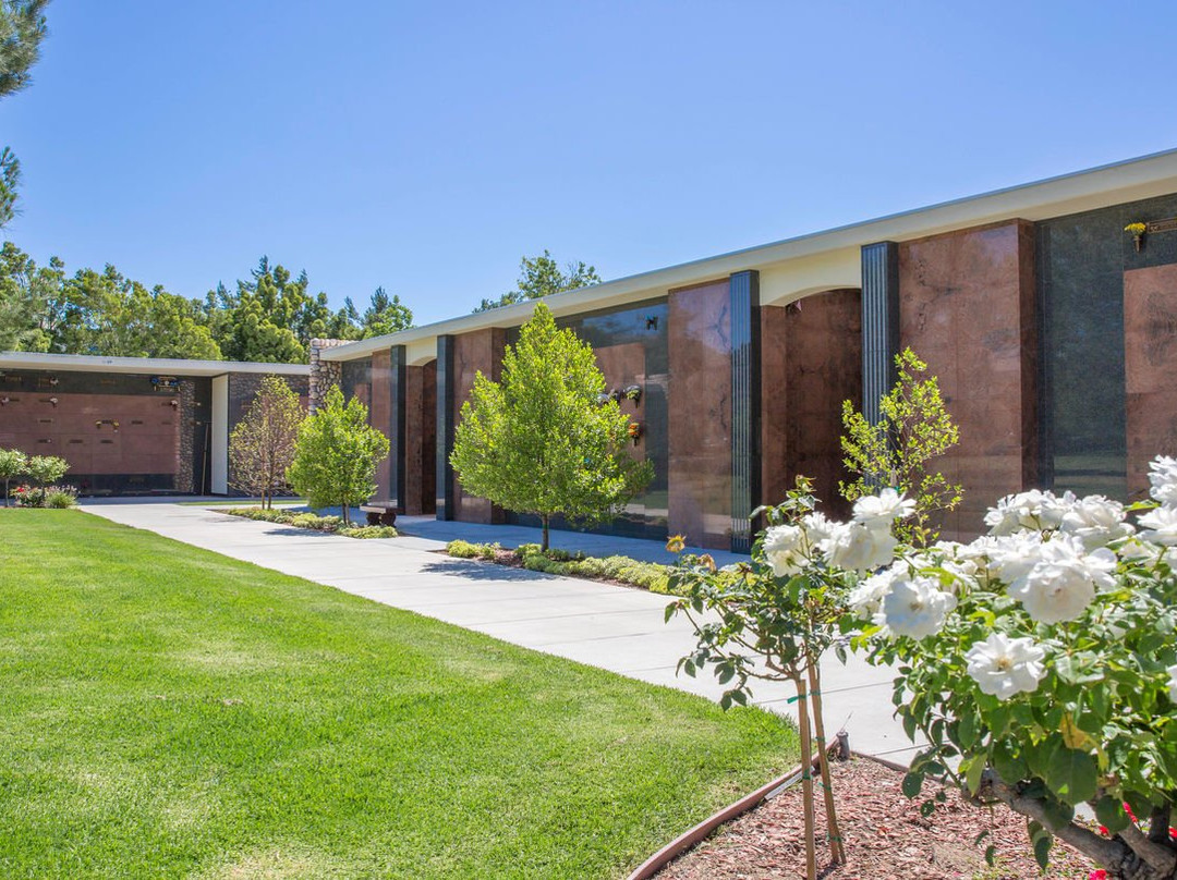Pierce Brothers Valley Oaks-Griffin Memorial Park, Mortuary & Crematorium景点图片