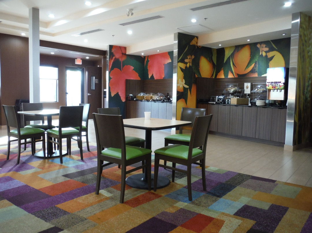 弗农费尔菲尔德套房酒店主图