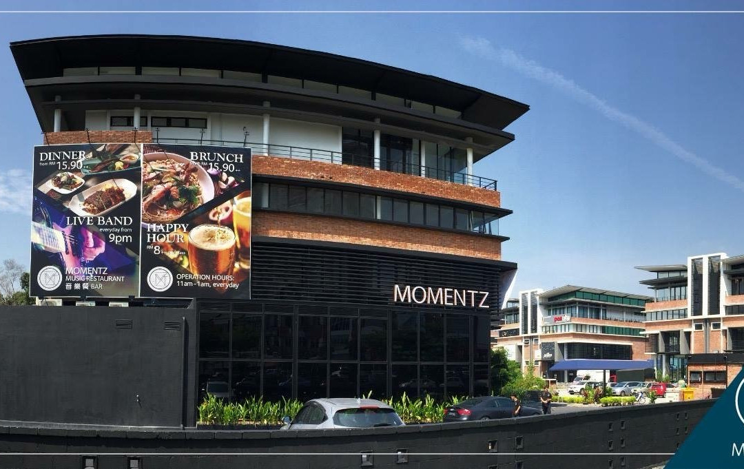 Momentz Music Restaurant