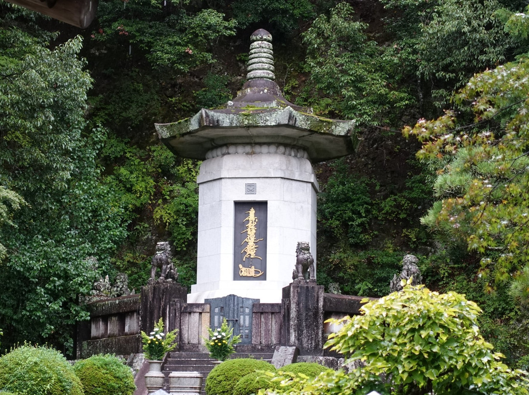 Grave Of Nichirenshonin Gosoan景点图片