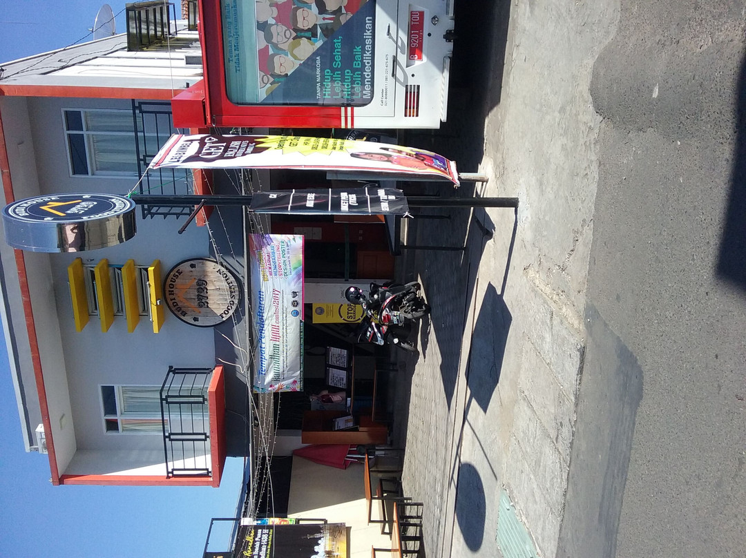 Budi House & Food Station主图