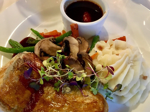 Mantoloking餐馆和美食-Half Moon Restaurant