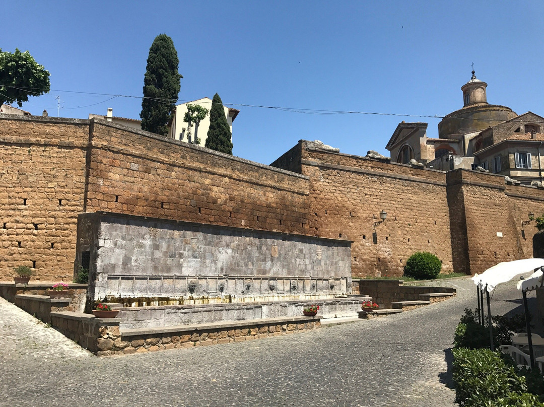 Tuscania旅游景点-Fontana delle sette cannelle