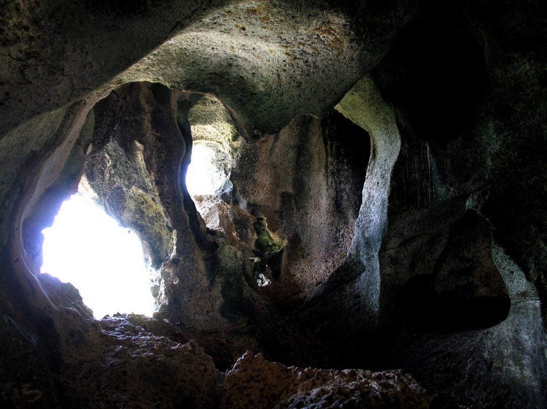 Skull Cave-Cayman Brac必去景点