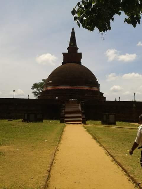 Maligawila Buddha Statue-Buttala必去景点