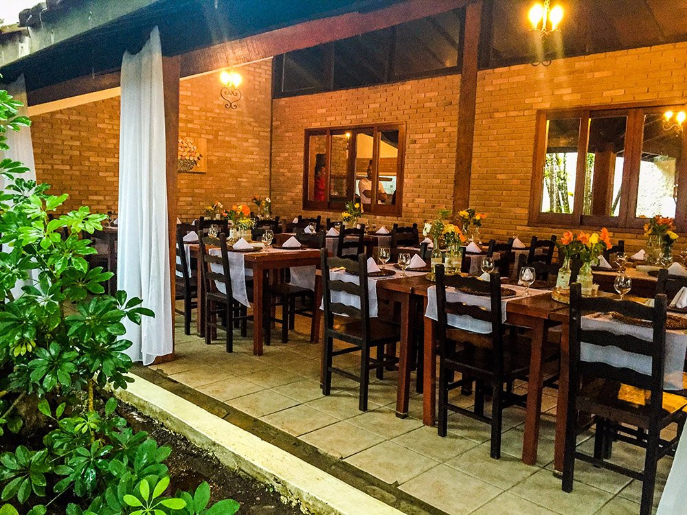 Praia da Enseada餐馆和美食-Restaurante E Pizzaria Arrastao