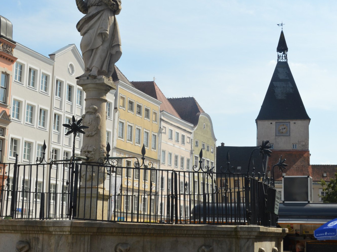 Fischbrunnen-因河畔布劳瑙必去景点