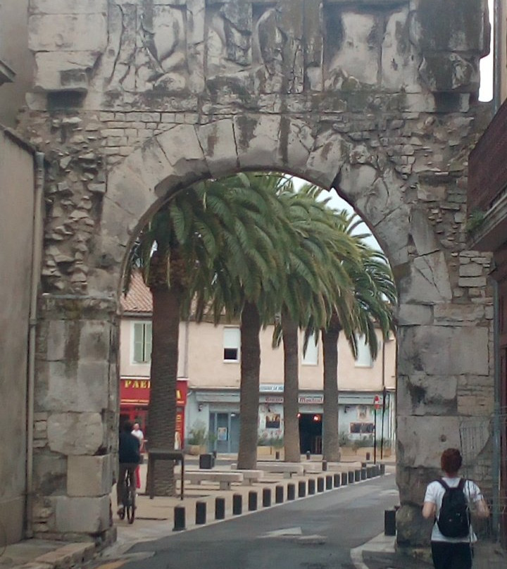 Porte de France-尼姆必去景点