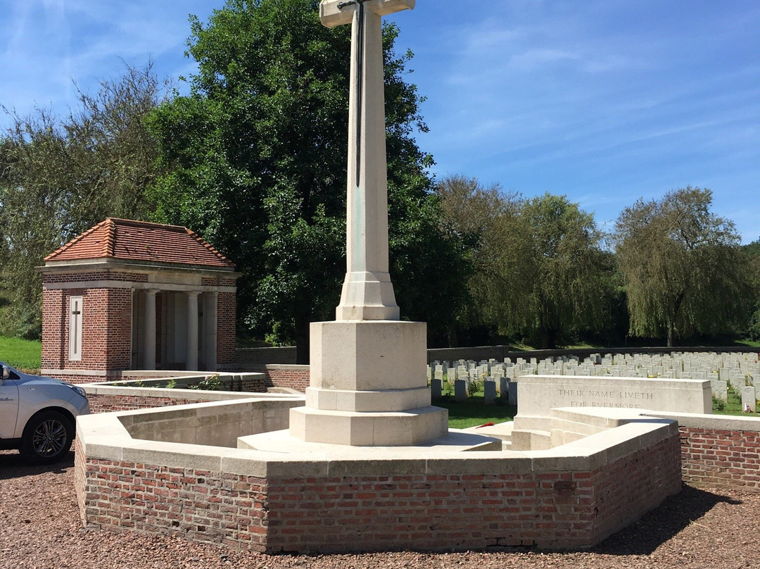 Carnoy Military Cemetery景点图片