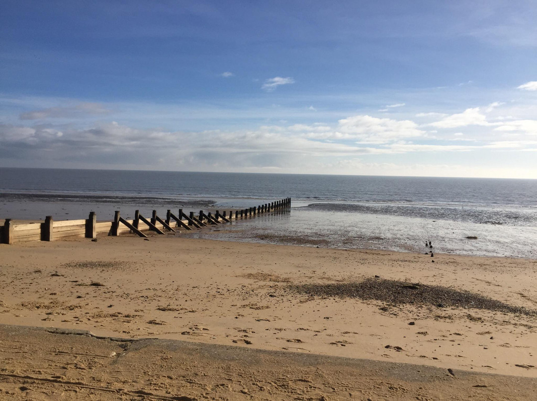 Walton On The Naze beach景点图片