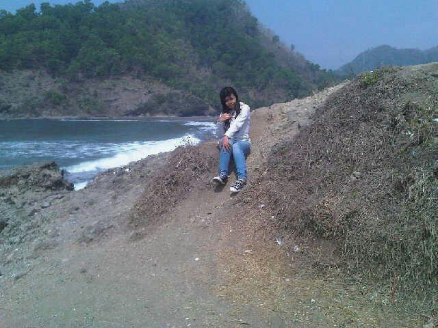 Karang Bolong Beach景点图片