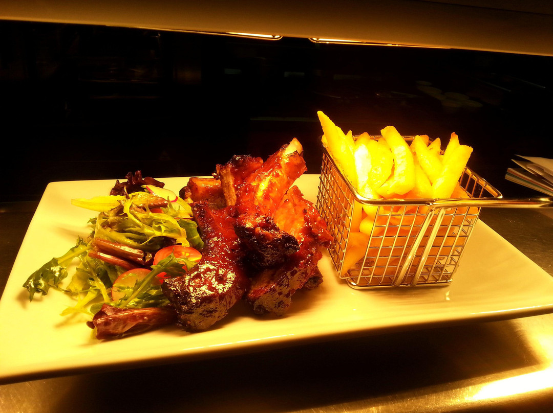 Pathfinder Restaurant & Bar