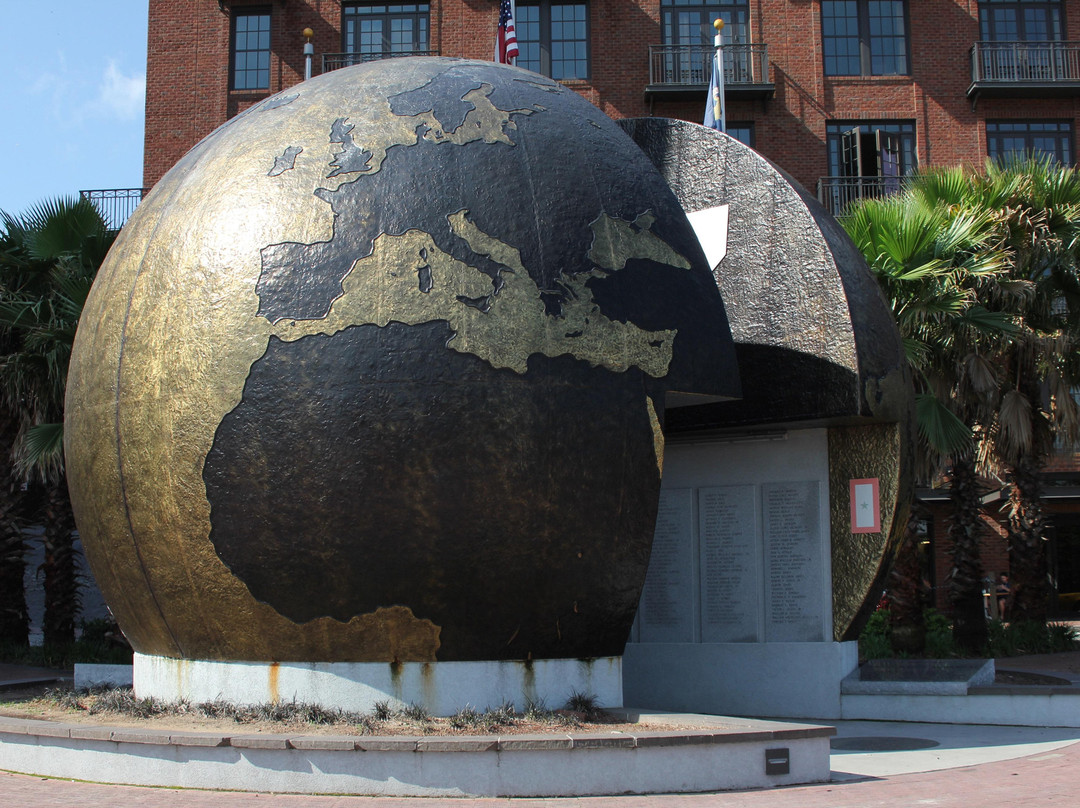 Cracked Earth Monument - A World Apart-萨凡纳必去景点