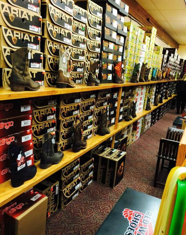 Cherokee Gift & Boot Outlet-Triadelphia必去景点