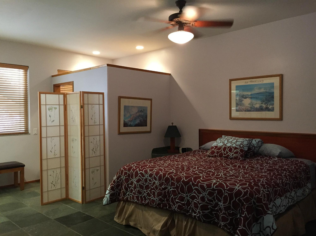 Aloha Aku Inn & Suites