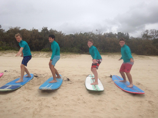 Surfdancer Surf School-努沙必去景点