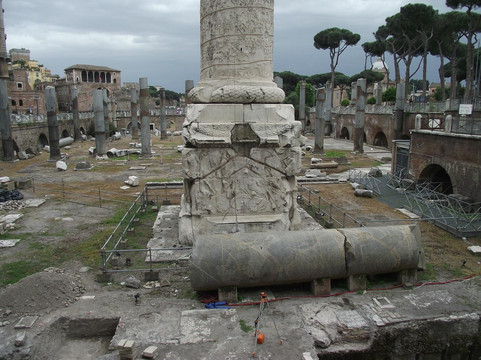 图拉真圆柱-罗马必去景点