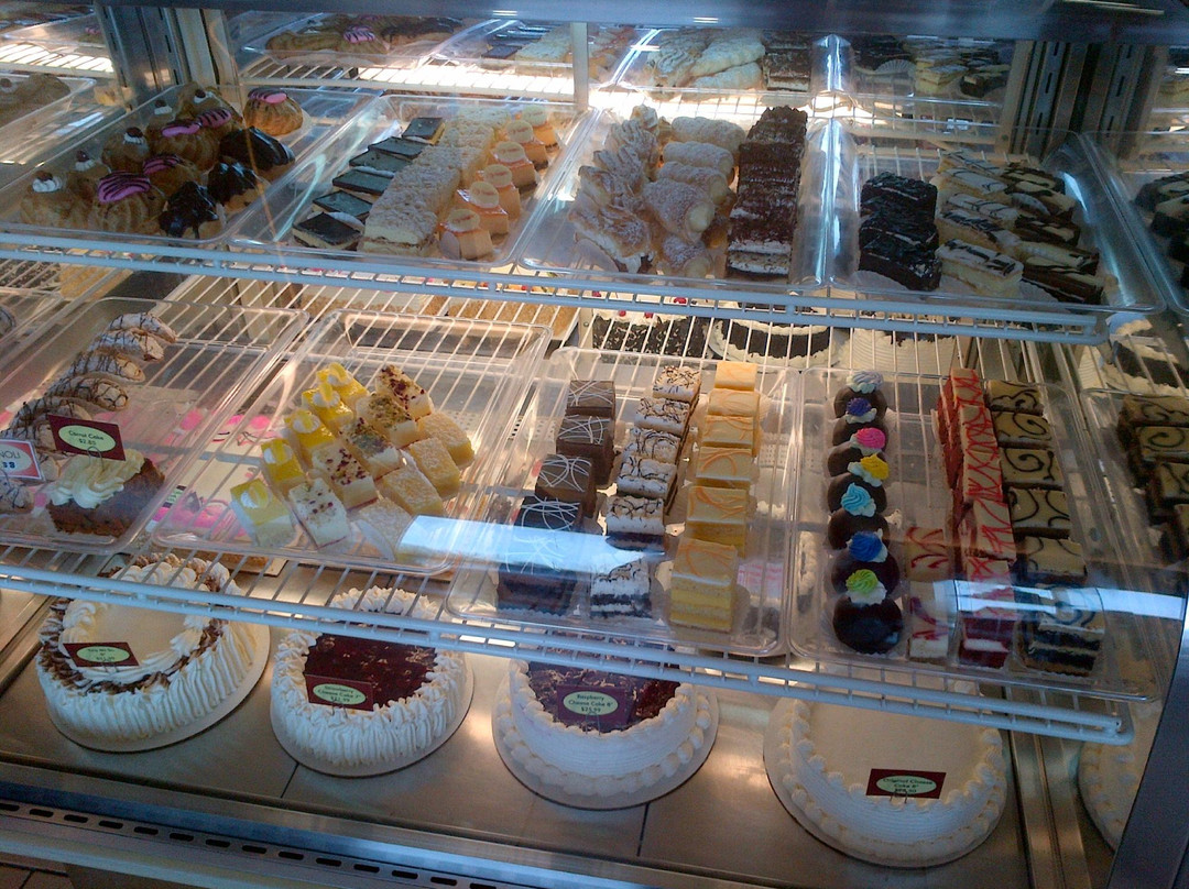 Veneto's Cake & Pastries