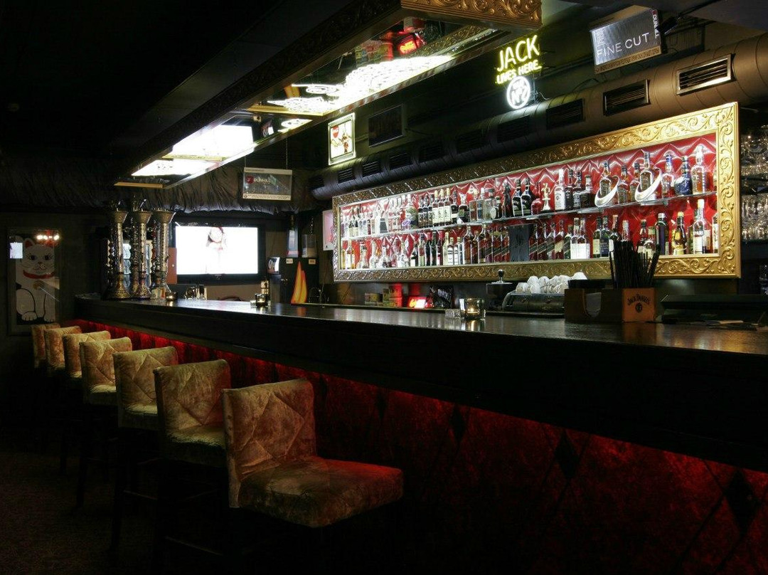 Uho & Medved Karaoke Bar