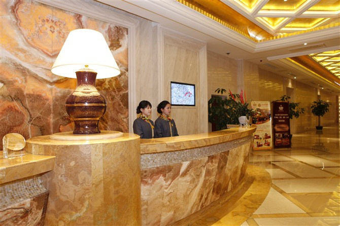 白金汉爵大酒店主图