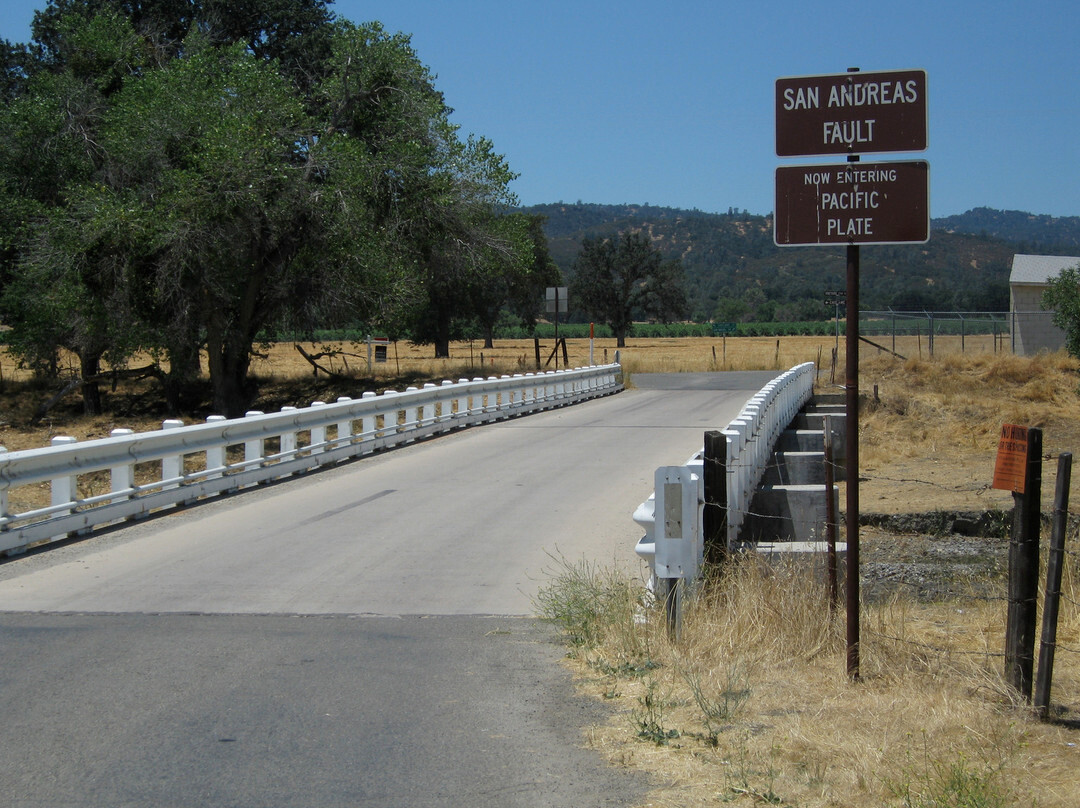 San Andreas Fault Trail-洛思阿图斯必去景点
