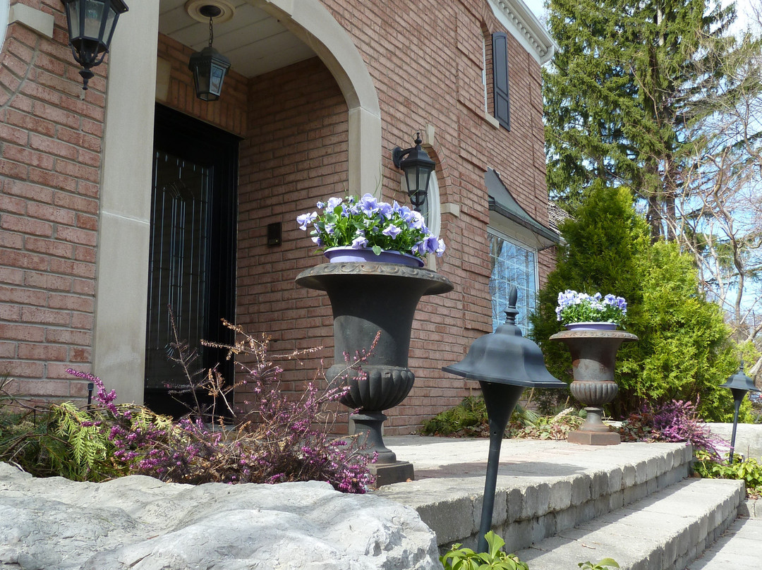 Lynbrook House B & B