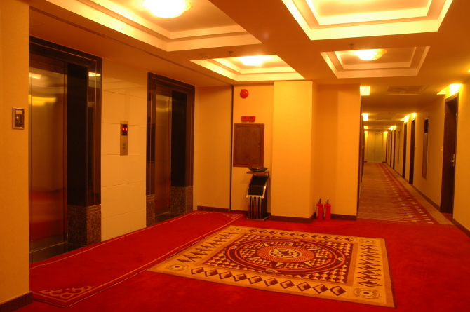 皇朝大酒店-客卧