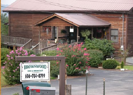 Brownwood Bed and Breakfast and Cabins主图