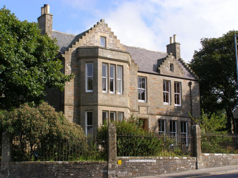 2 Dundas Crescent