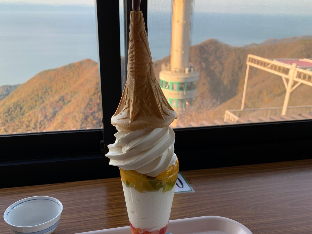 弥彦山頂展望食堂