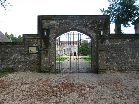 Athelhampton House and Gardens景点图片