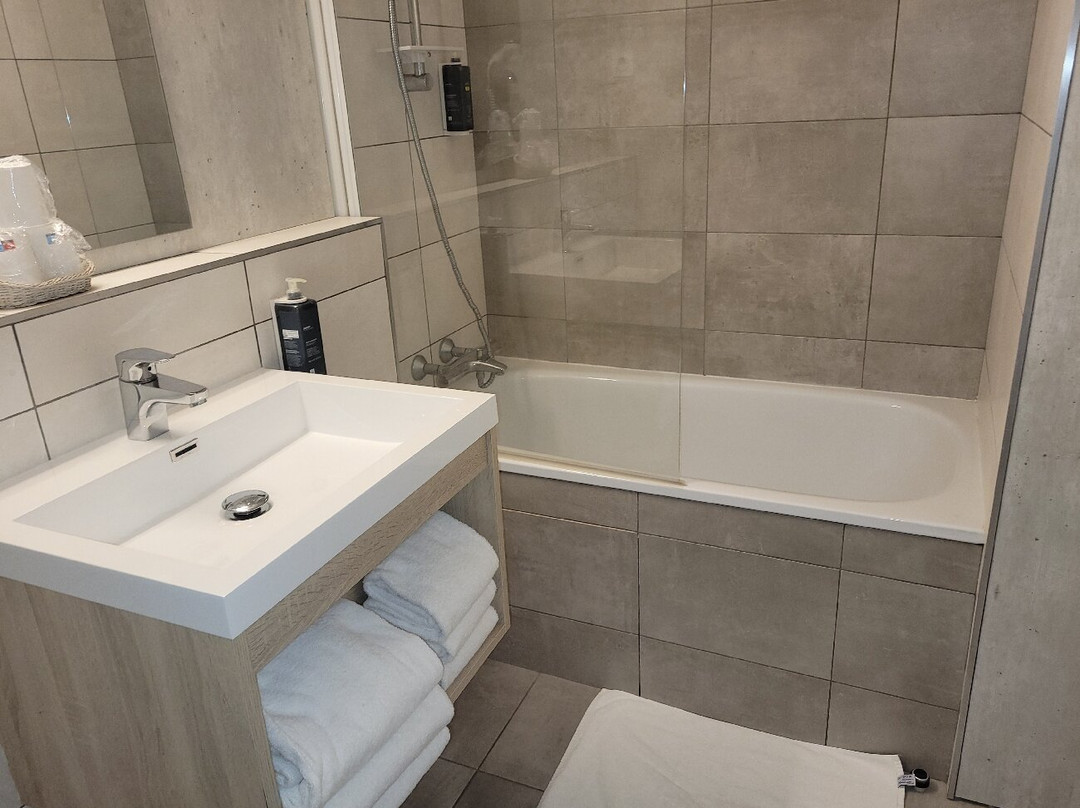 Brit Hotel Relais du Vern主图