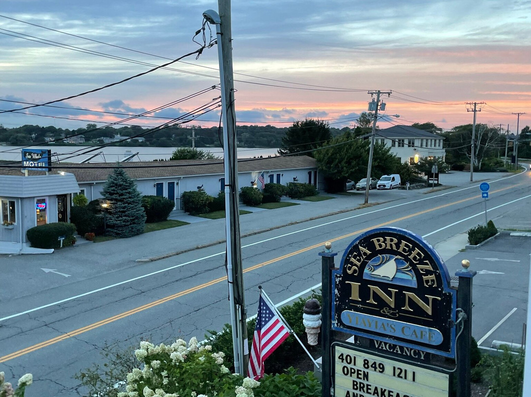 The Sea Breeze Inn主图