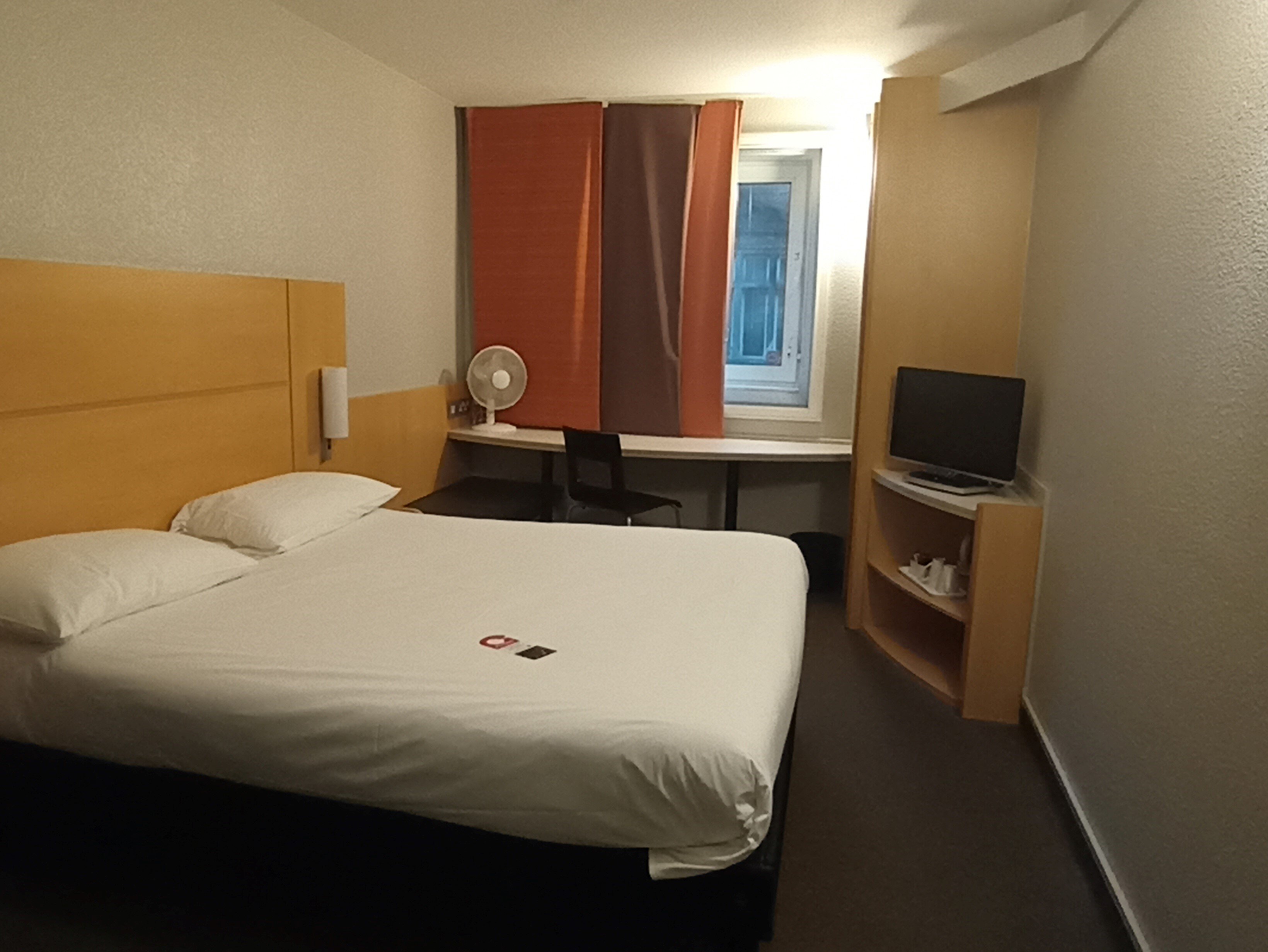 宜必思卡莱尔酒店-客卧