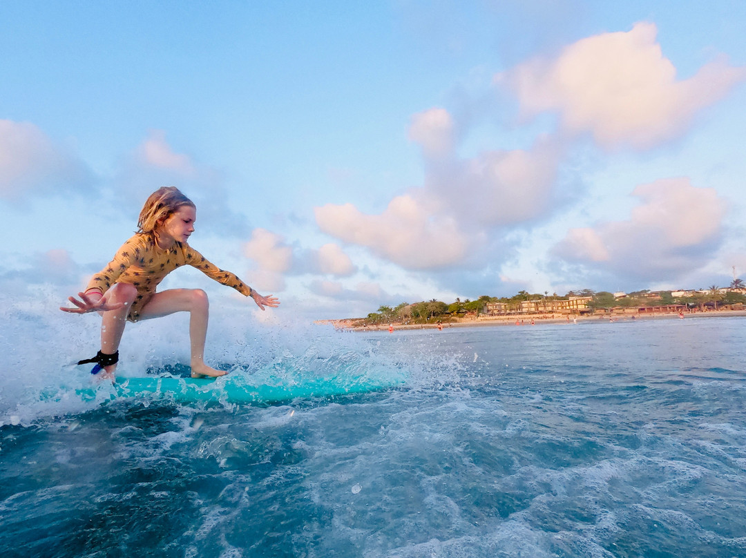 Xavi Surf School景点图片