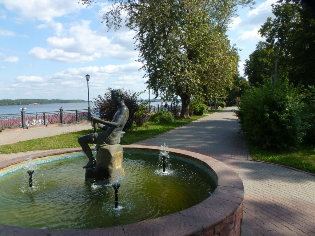Malchik s Rybkoi Fountain景点图片