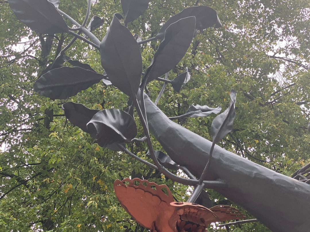 Wish Tree Sculpture景点图片