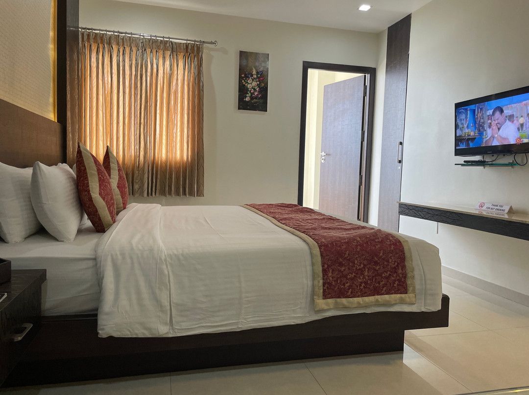 Holiday  Residency主图