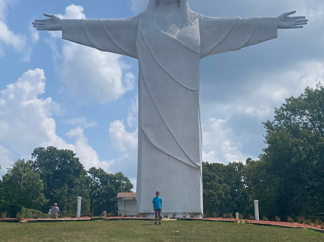 Christ of the Ozarks-尤里卡斯普林斯必去景点