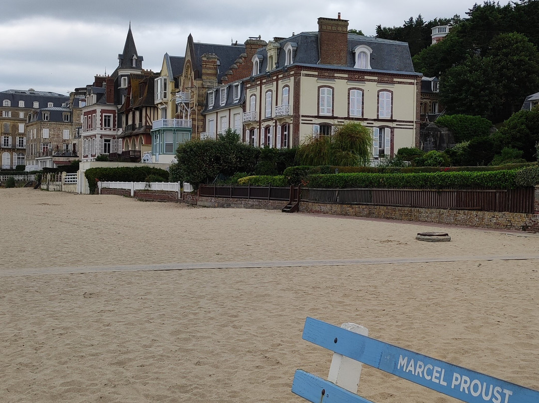 Grande Plage de Trouville-特鲁维尔海滨城必去景点