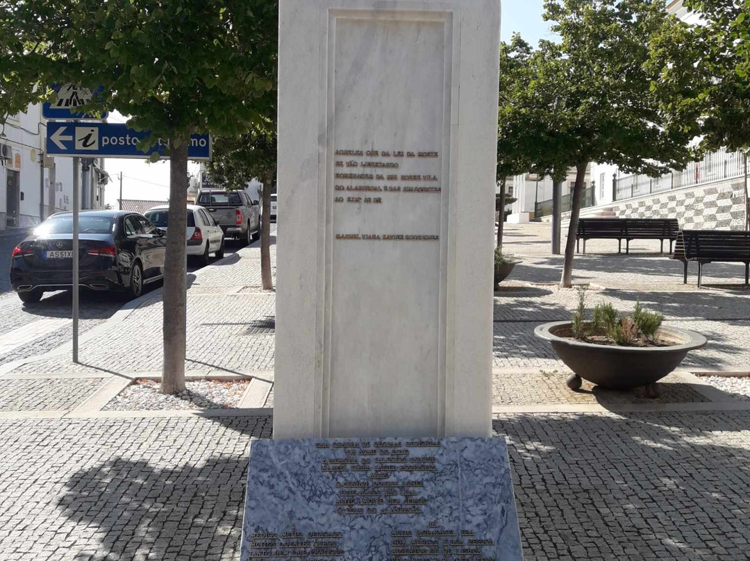 Busto De Manuel Viana Xavier Rodrigues景点图片