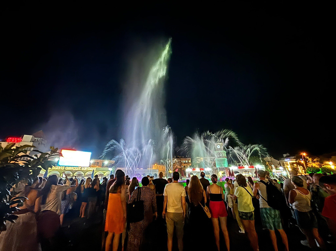 Dancing Fountains景点图片
