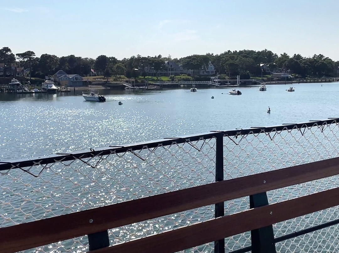 Cape Cod Canal Cruises景点图片