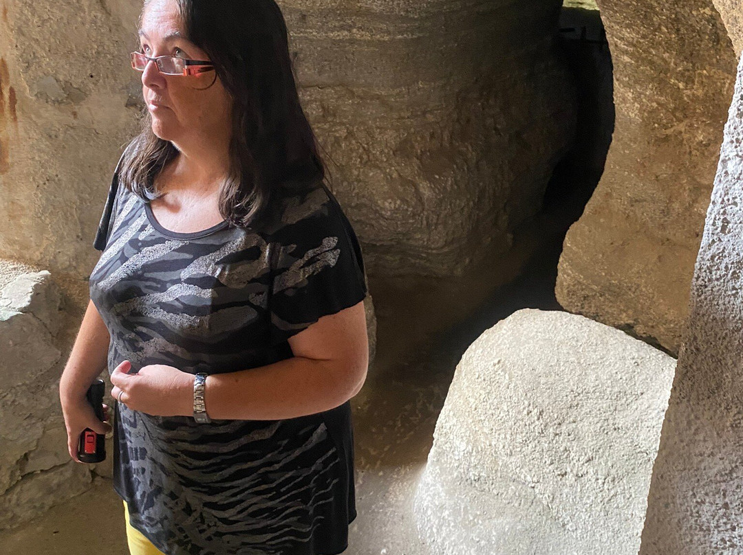 Catacombs of Milos-Tripiti必去景点