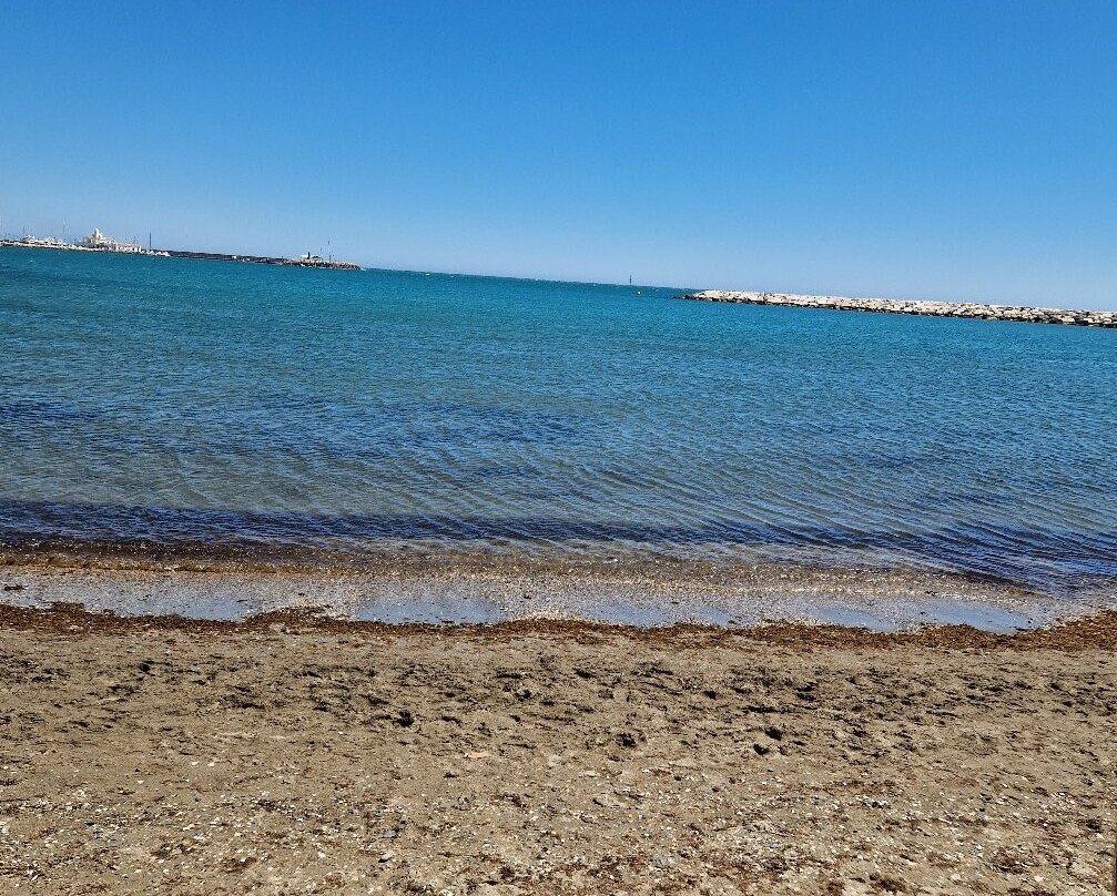 La Perla Beach景点图片