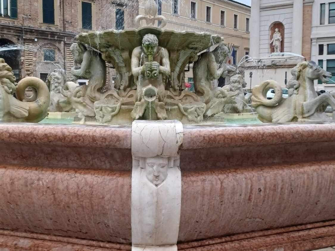 Fontana Di Piazza Del Popolo-Tre Ponti必去景点