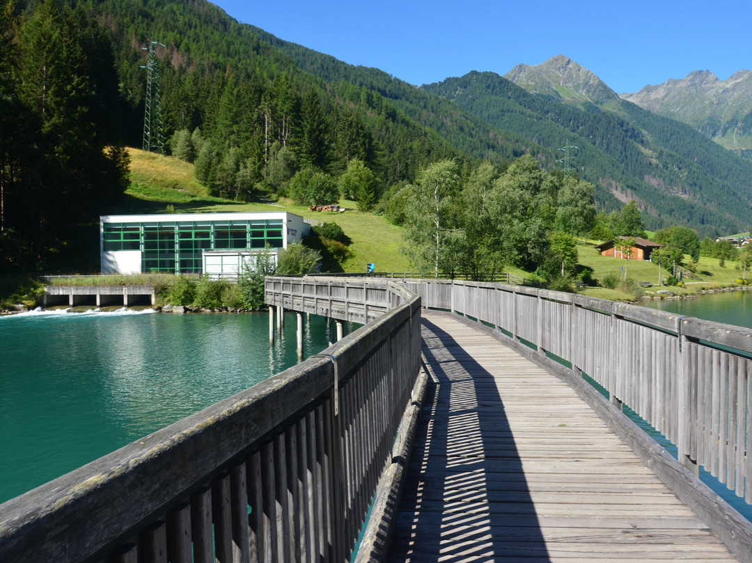 Sentiero circolare intorno al lago artificiale di Selva dei Molini景点图片
