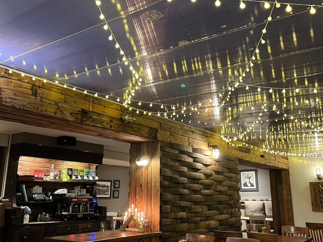 Lochside Hotel主图