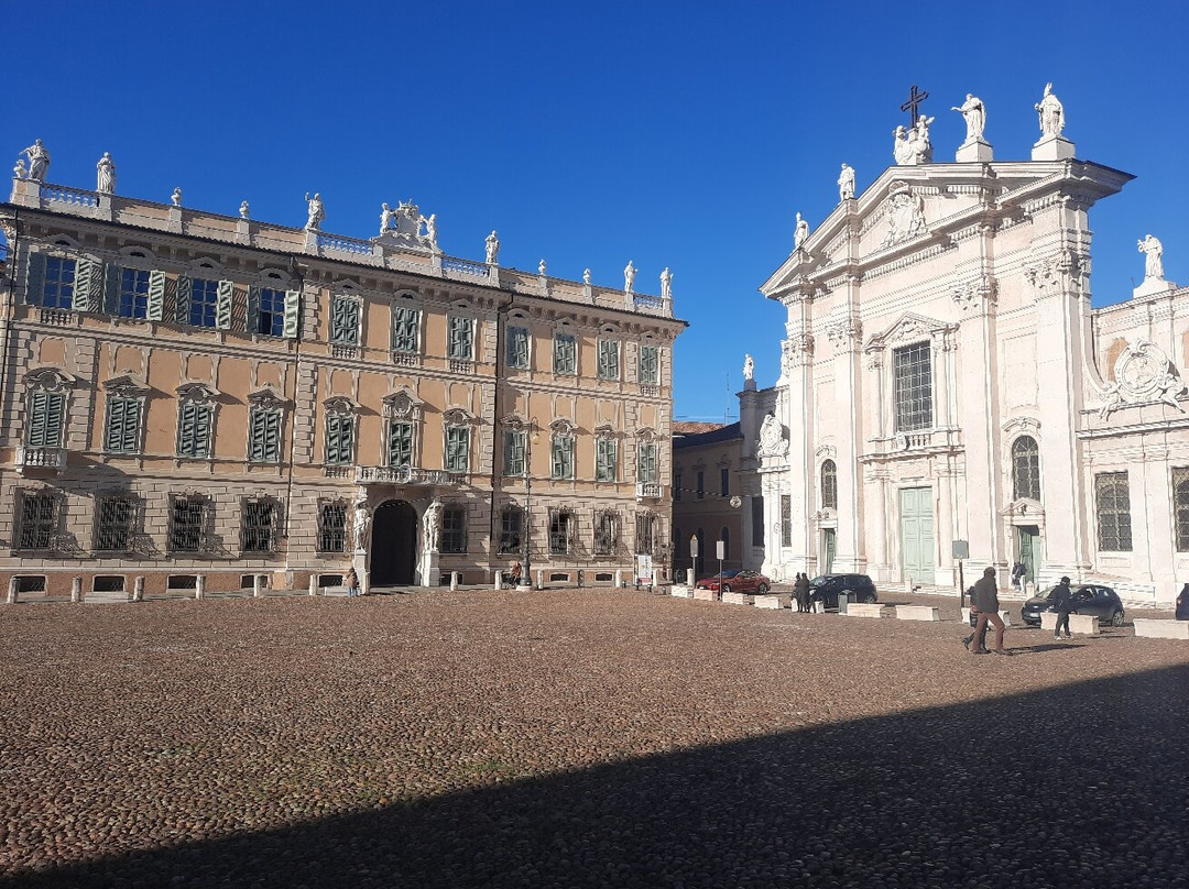 Piazza Sordello-曼托瓦必去景点